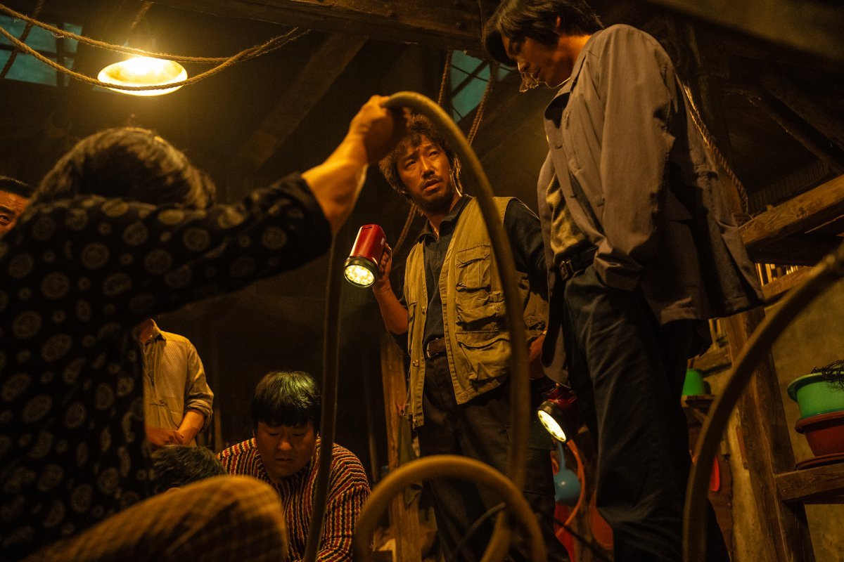 디즈니+ 오리지널 시리즈 ‘파인: 촌뜨기들’이 6·7회를 공개하며 충격 전개와 폭발적 반응으로 흥행 기세를 이어가고 있다. 사진제공 | 월트 디즈니 컴퍼니 코리아