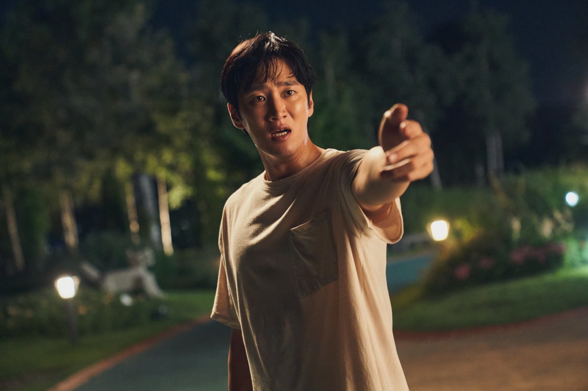 안보현이 영화 ‘악마가 이사왔다’를 통해 순수하고 엉뚱한 백수 캐릭터로 여름 극장가를 찾는다. 사진제공 | CJ ENM