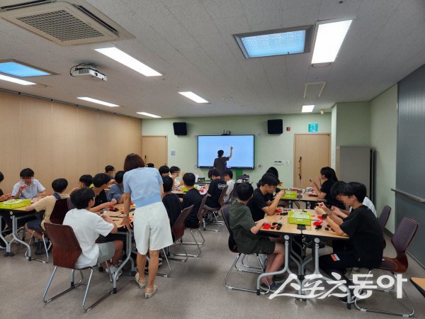 김천녹색미래과학관이 진행하는 체험프로그램에 많은 학생들과 단체가 참여하고 있다. 사진제공 ㅣ 김천시