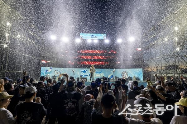 지난해 개최된 ‘안동 수(水)페스타’에서 공연을 즐기고 있는 모습. 사진제공ㅣ안동시