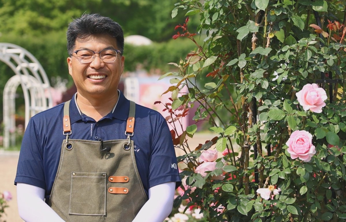 ‘핑크 페이스트리’ 품종을 개발한 에버랜드 하호수 프로