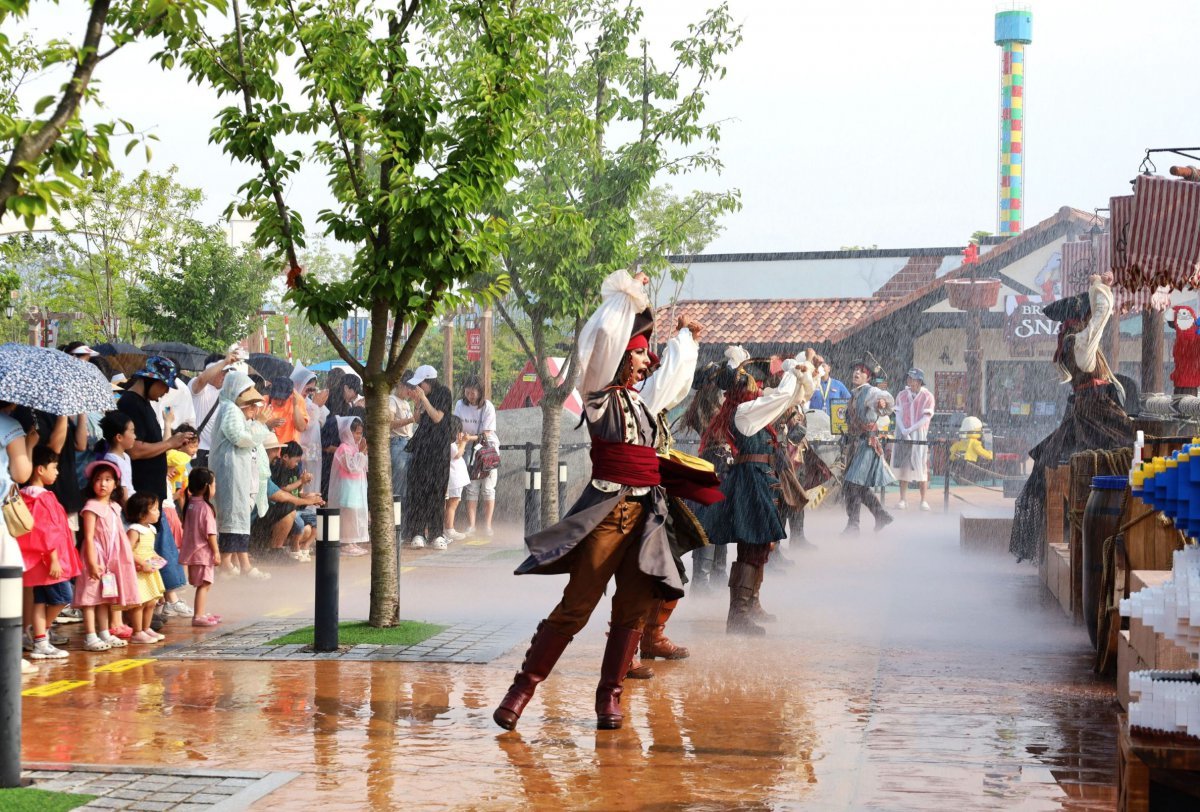 해적의 바다 구역에서 열리는 워터쇼 파이러츠 어드벤처
