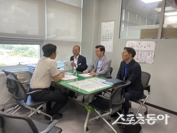 김광열 영덕군수가 내년도 국비예산 확보를 위해 기획재정부를 방문하고 있다. 사진제공 ㅣ 영덕군