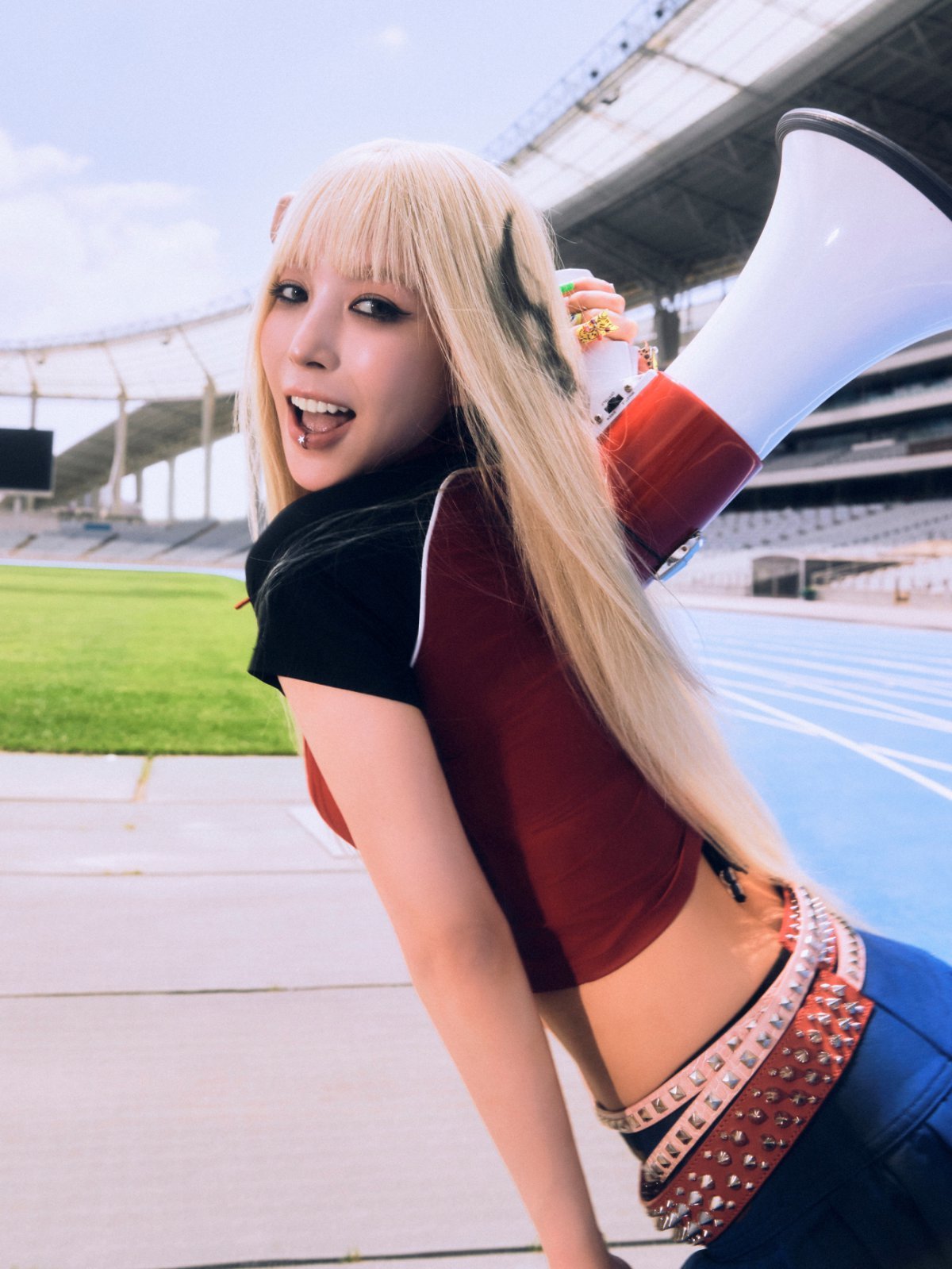 가수 보아가 데뷔 25주년을 맞아 정규 11집 ‘Crazier’를 발매한다. 직접 작사·작곡한 타이틀곡부터 팬송까지 총 11곡을 담아 25년 음악 여정을 집약했다. 사진제공|SM엔터테인먼트