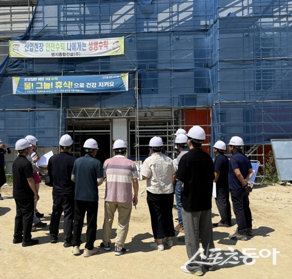 김천시가 모빌리티 튜닝산업지원센터 건립 현장서 공공건축물 품질 검수를 위한 합동점검을 실시하고 있다. 사진제공 ㅣ 김천시