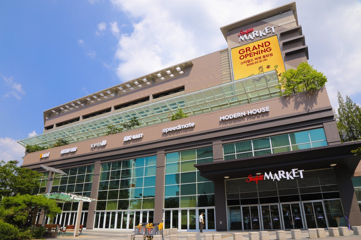 이마트 동탄점이 최근 ‘스타필드 마켓’으로 새단장했다. 스타필드 마켓 동탄 외관. 사진제공|이마트
