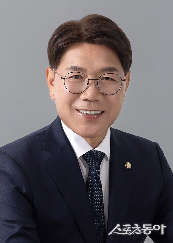 이재관 국회의원(충남 천안을·더불어민주당)은 지난 1일 청년 창업 지원, 디지털 유해정보 대응 강화, 기후위기 대응 기반 마련을 골자로 하는 ‘지속가능 사회 기반 3법’을 대표발의했다(이재관 의원). 사진제공｜이재관 국회의원