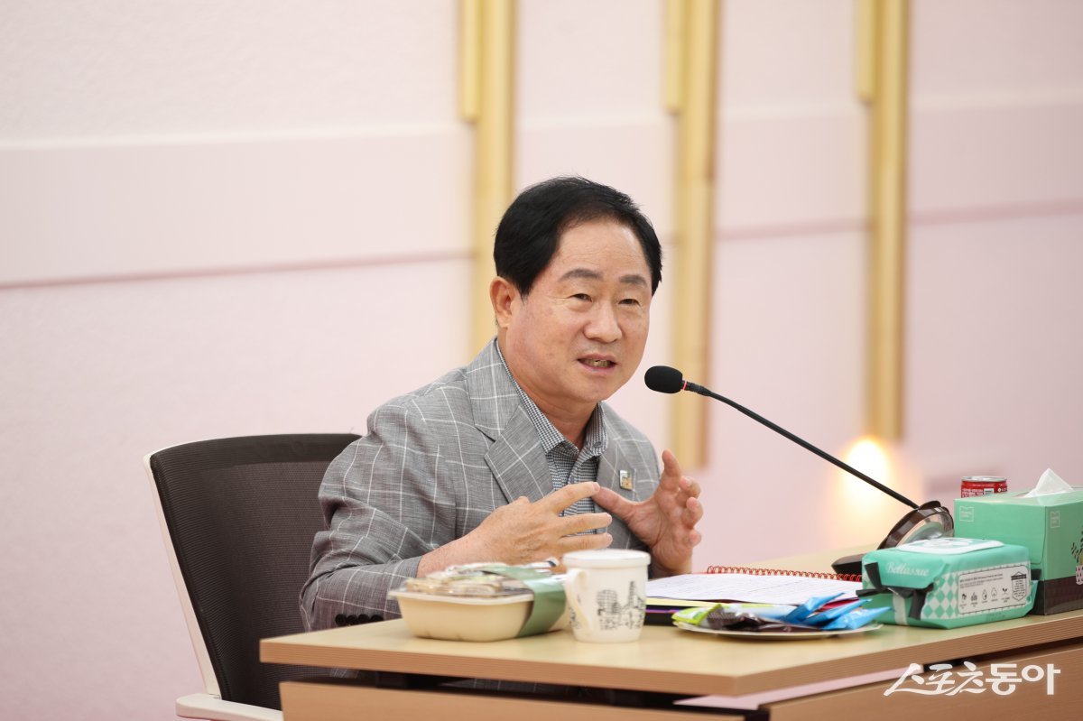 주광덕 시장이 2일 시청 여유당에서 격려말을 하고 있다. 사진제공ㅣ남양주시