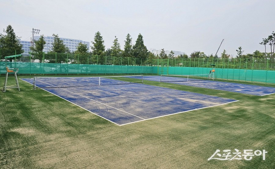 인천 서구, 율도근린공원 내 테니스장을 조성했다. 사진제공｜인천 서구청