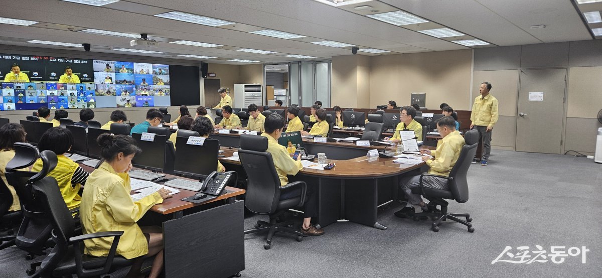 노홍석 행정부지사는 지난 3일 오후 행정안전부 8.3~8.7 호우 대비 대책회의에 참석하여 도 관련부서 및 14개 시·군과 함께 집중 호우 대응 상황을 점검하고 있다. 사진제공=전북자치도