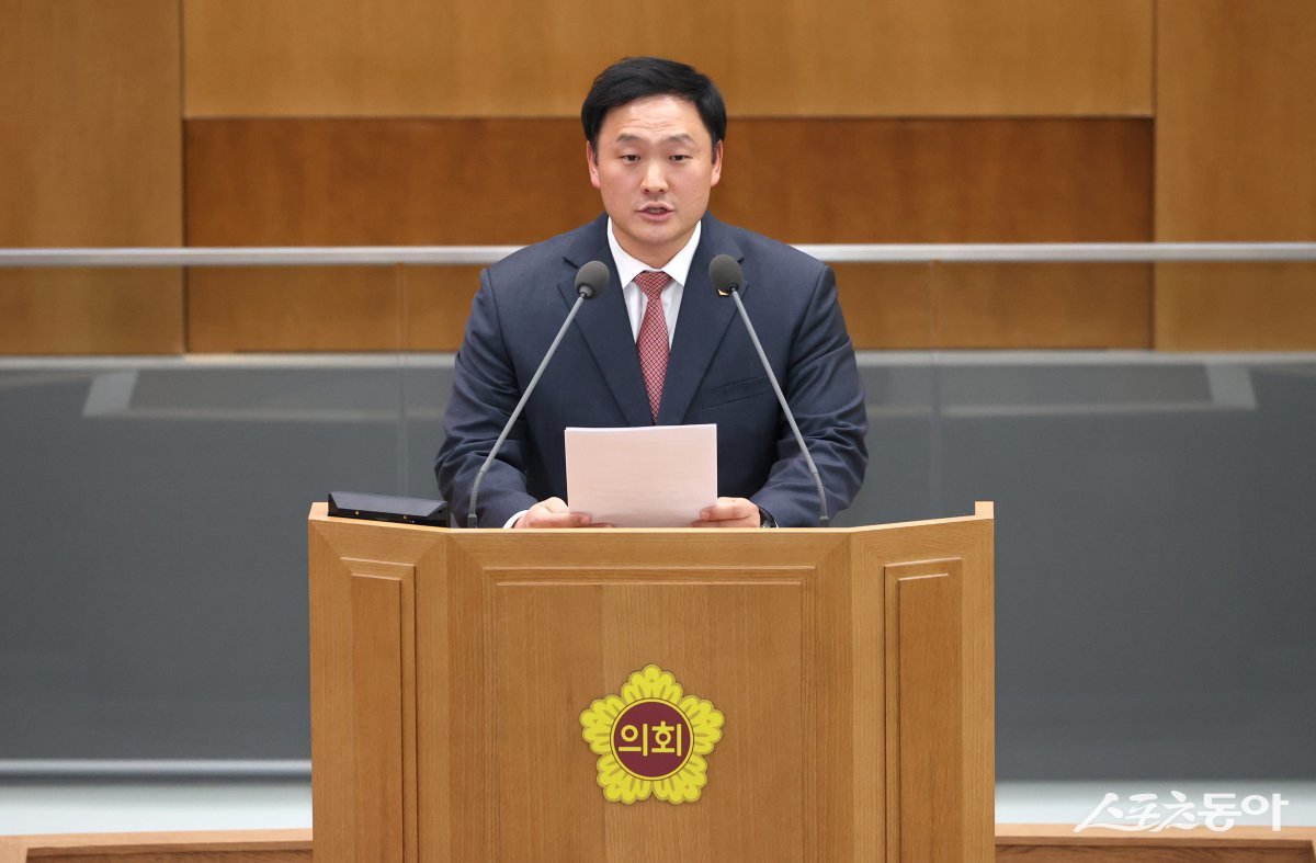 경기도의회 고준호 의원(국민의힘, 파주1)은 4일 성명을 통해 경기도가 9월 제2회 추가경정예산안 편성을 앞두고 약 6,000억 원 규모의 예산 감액이 불가피한 상황에 대해 “불과 두 달 만에 정반대 행보를 보인 것은 재정 운용의 무능을 드러낸 것”이라며 강도 높은 비판을 제기했다. 사진제공|고준호 의원