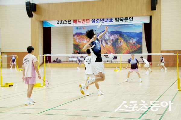 청송군이 배드민턴 청소년 대표팀의 전지훈련을 유치해 스포츠를 통한 지역경제 활성화에 기여하고 있다. 사진제공 ㅣ 청송군