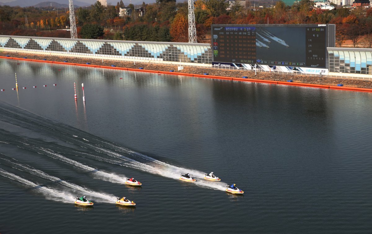 대기 항주에서 자리를 잡은 후 출발하는 플라잉 스타트. 사진제공 | 국민체육진흥공단