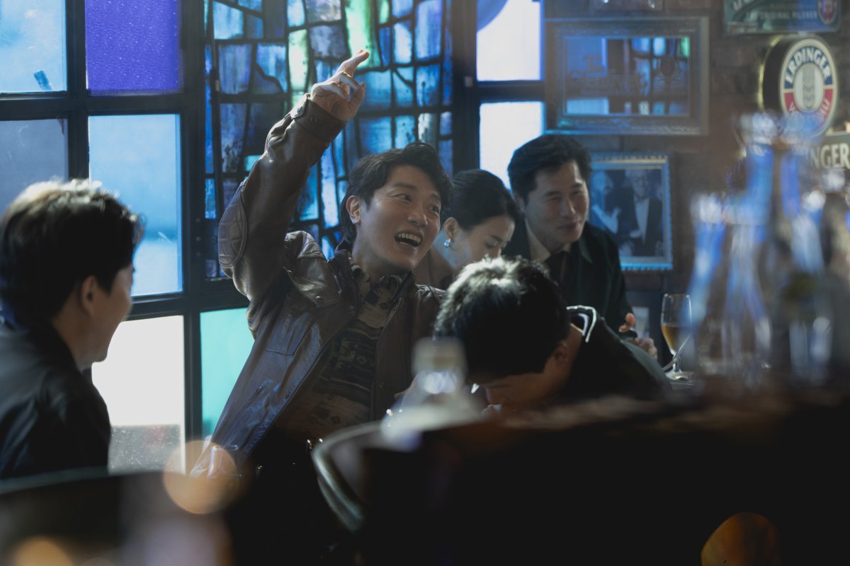 박희순이 박찬욱 감독 영화 ‘어쩔수없다’에서 변화무쌍하고 입체적인 캐릭터 선출 역을 맡아 극에 활기를 불어넣는다. 사진제공 | CJ ENM