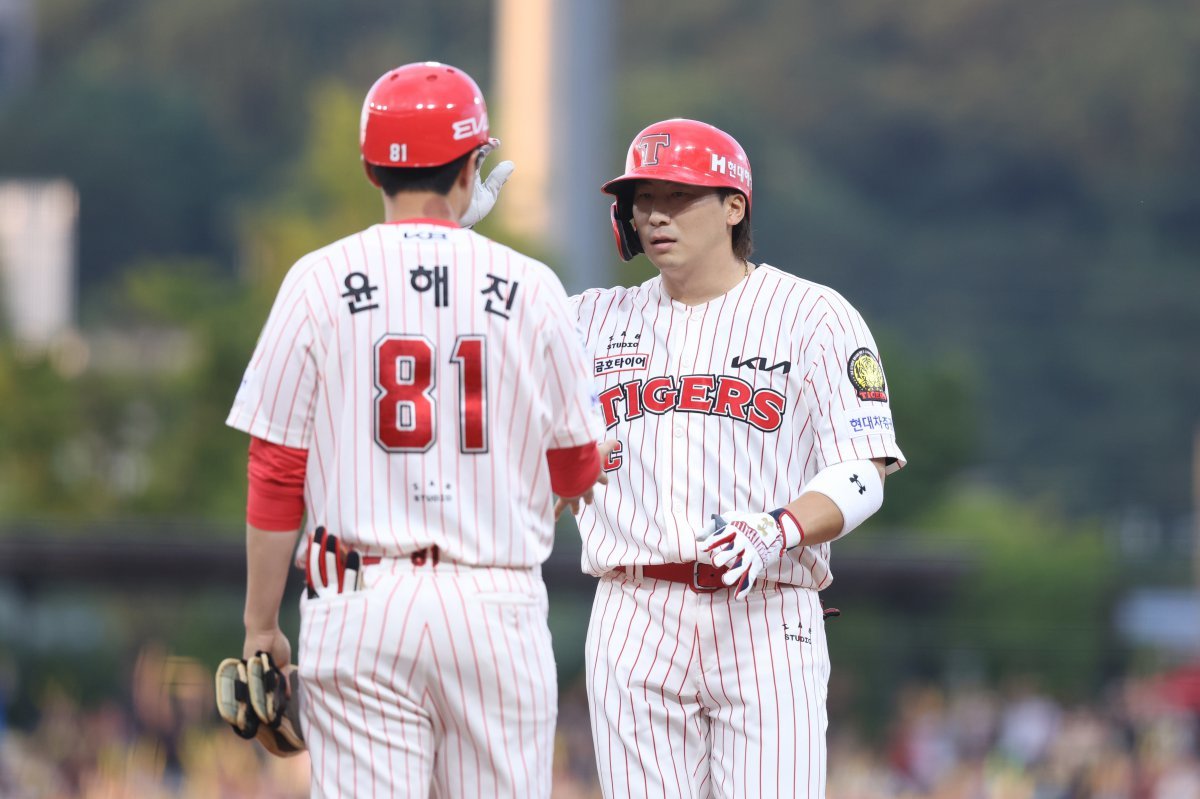 KIA 주장 나성범(오른쪽)은 최근 몇 년간 크고 작은 부상에 시달리고 있다. 그는 부상 기간 느낀 점을 토대로 어떻게든 보탬이 되고자 힘찬 각오를 다졌다. 사진제공|KIA 타이거즈