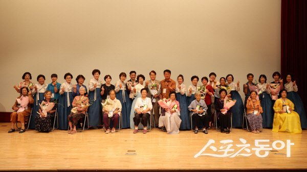 청도군이 청소년수련관 다목적홀서 ‘제11회 행복한 가정 실천하기 시상식’을 개최하고 있다. 사진제공 ㅣ 청도군