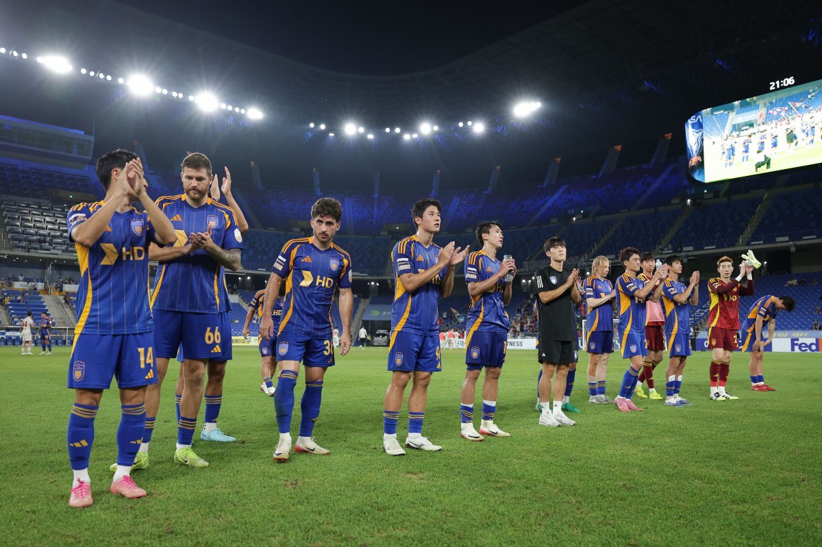 울산이 구단 운영 전반에서도 혼란이 이어지고 있다. 외국인 선수 아라비제와의 소송에서 패소해 40억 원을 지불해야 할 상황에 놓였고, 김광국 대표이사도 5일 만에 사임을 번복하며 어지러운 형국이 이어지고 있다. 사진제공｜한국프로축구연맹