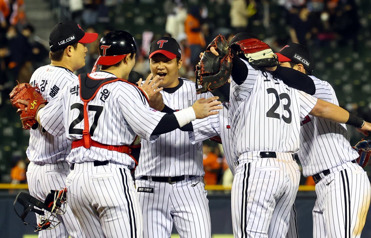 염경엽 LG 감독은 통합 우승을 차지했던 2023시즌처럼 7~8명의 필승조를 구축하려 한다. 남은 시즌 주안점이다.｜뉴시스