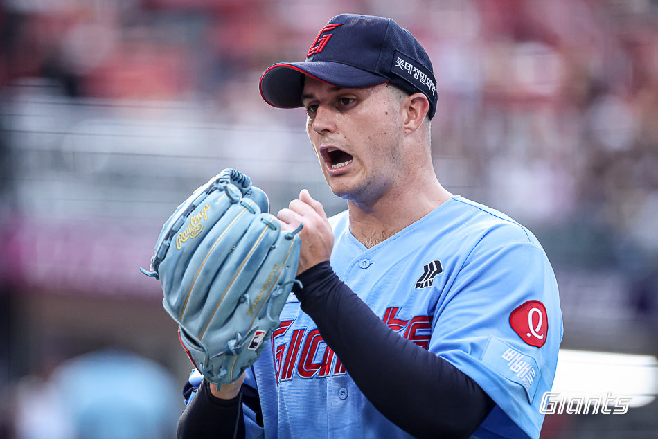 롯데 외국인투수 터커 데이비슨이 6일 사직구장에서 열린 KIA와 홈경기를 끝으로 팀을 떠난다. 사진제공｜롯데 자이언츠