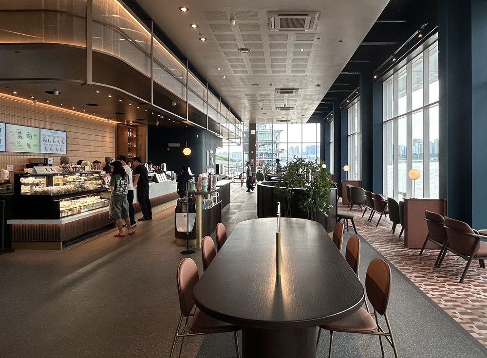 스타벅스 뚝섬한강공원점 내부. 사진제공|스타벅스