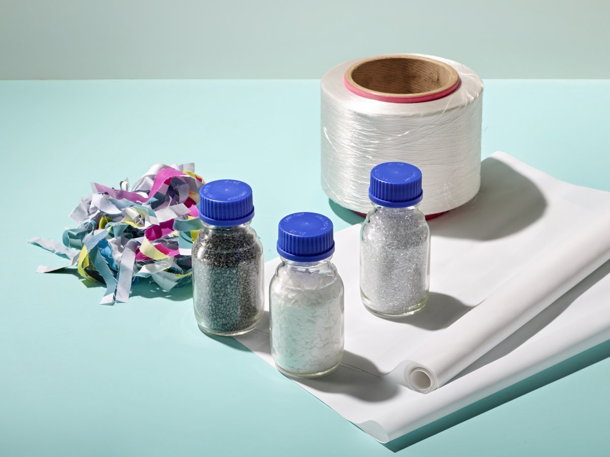 SK케미칼이 서울시와 폐현수막 순환 이용 촉진 업무 협약을 체결헸다. SK케미칼 폐현수막 재활용 이미지. 사진제공 ｜SK케미칼