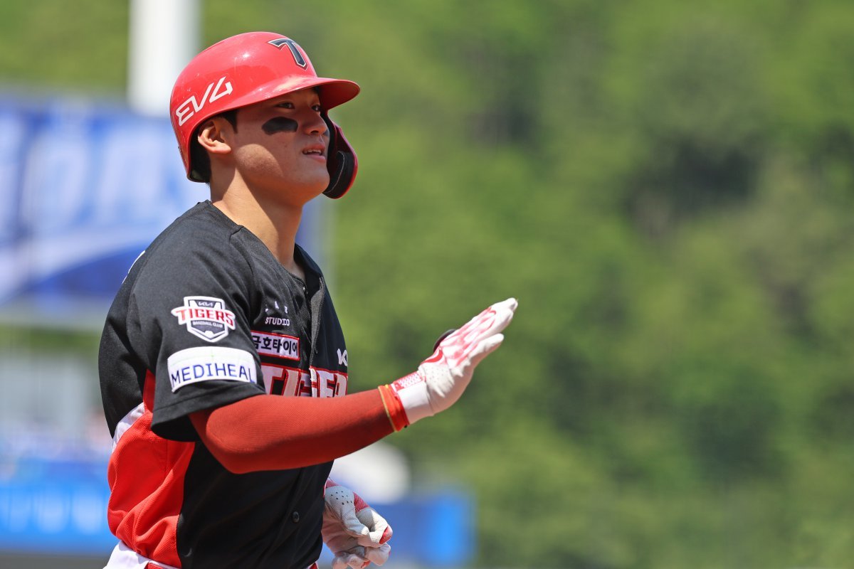 KIA 김도영은 7일 사직 롯데와 원정경기에서 햄스트링에 불편함을 호소했다. 팀은 그의 몸 상태에 촉각을 곤두세우고 있다. 사진제공|KIA 타이거즈