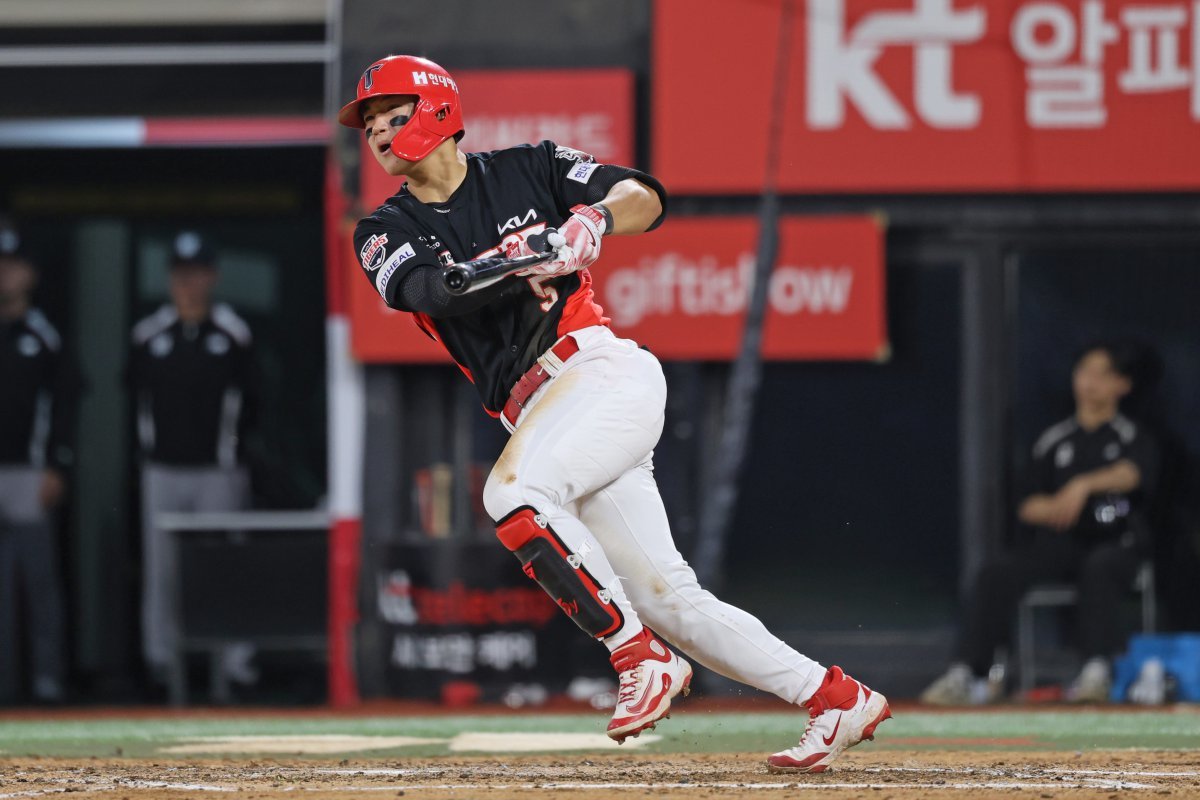 KIA 김도영은 7일 사직 롯데와 원정경기에서 햄스트링에 불편함을 호소했다. 팀은 그의 몸 상태에 촉각을 곤두세우고 있다. 사진제공|KIA 타이거즈