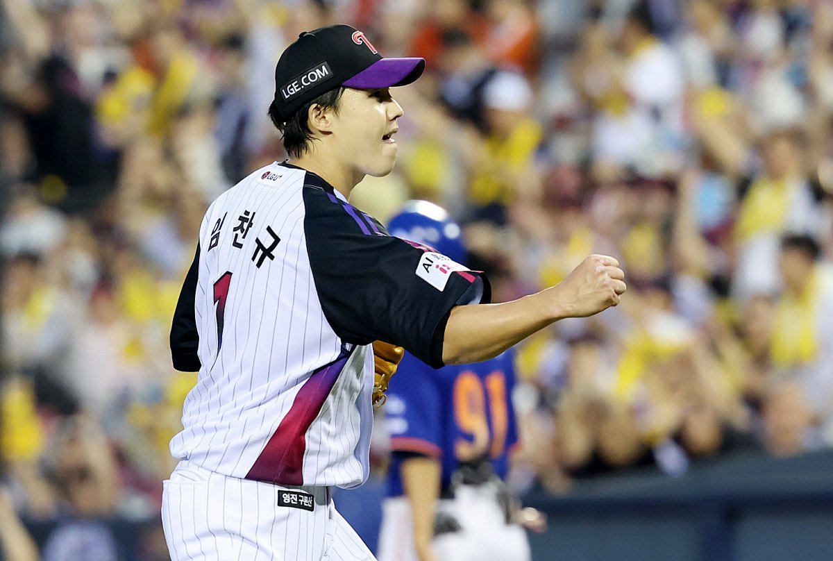 LG 임찬규는 8일 잠실 LG와 홈경기에서 선발등판해 7이닝 1실점을 기록했다. 그는 올해 한화전 4경기 2승(무패) ERA 0.62로 극강의 투구를 선보이고 있다. 잠실｜뉴시스