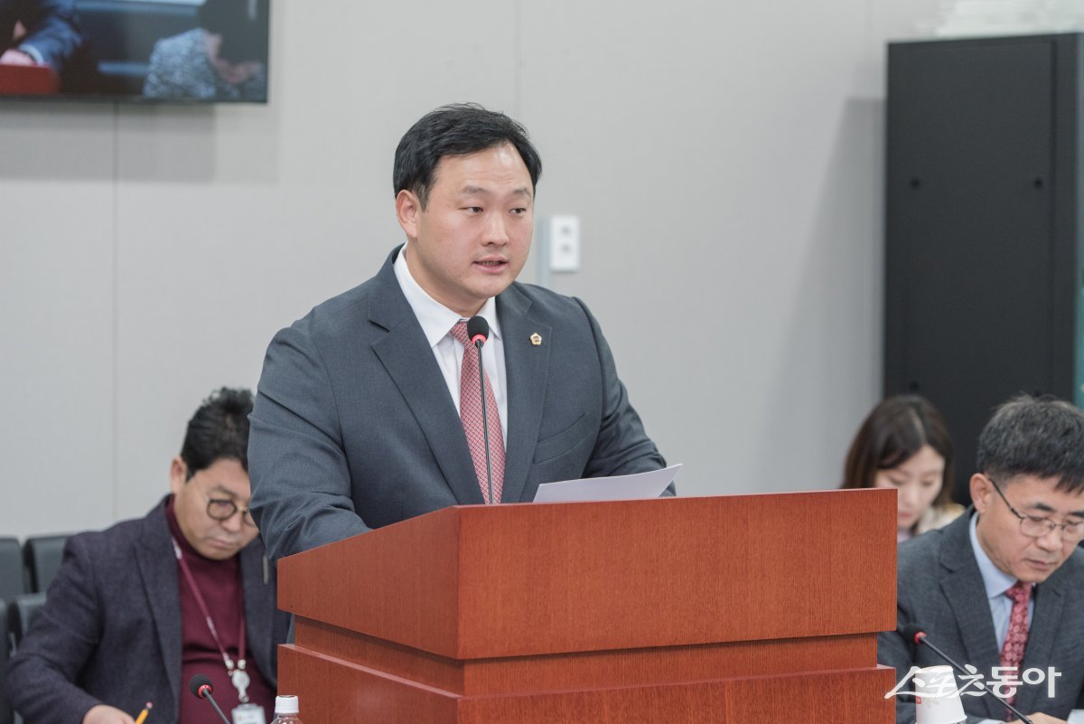 경기도의회 고준호 의원(국민의힘, 파주1)은 9일, 정부가 예비타당성조사(예타) 제도에 ‘지역 균형성장’ 평가 항목을 신설하고 총사업비 기준을 상향하는 개편 방안을 마련한 것에 대해 “오래도록 주장해왔지만 벽에 가로막혀 있던 예타 기준이 드디어 개선의 길로 접어들었다”며 “정말 환영할 일”이라고 밝혔다. 사진제공|고준호 의원