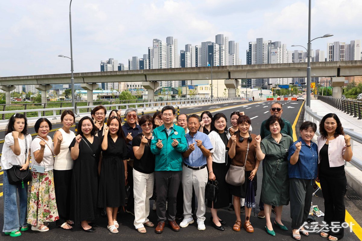 이상일 용인특례시장은 유림동~고림지구 연결도로의 11일 임시 개통을 앞두고 현장을 찾았다. 사진제공|용인시