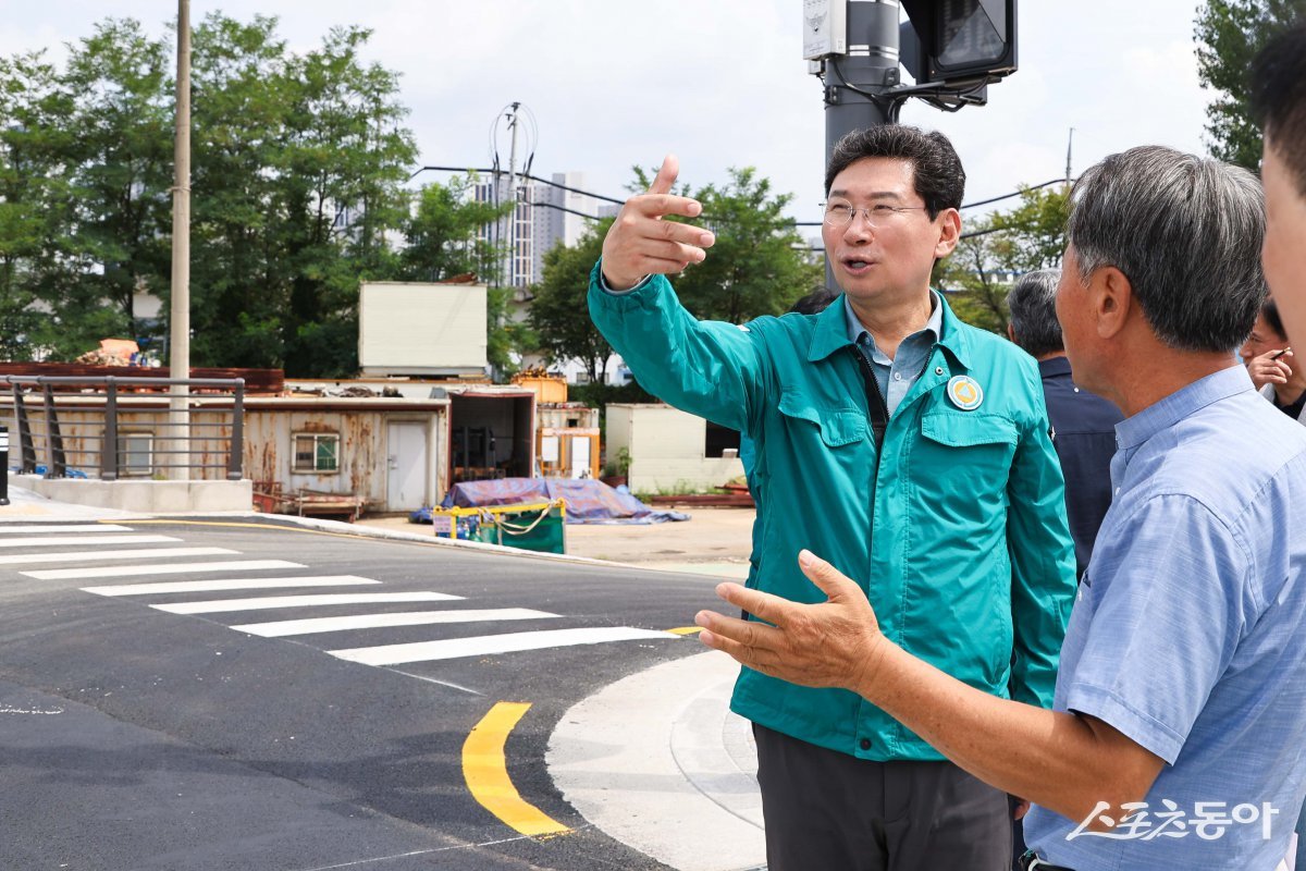 이상일 용인특례시장은 유림동~고림지구 연결도로의 11일 임시 개통을 앞두고 현장을 찾았다. 사진제공|용인시
