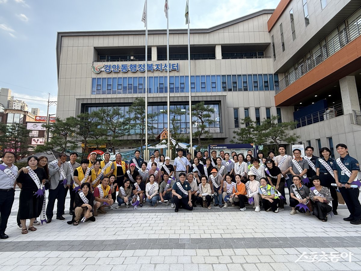 경기광주시는 여름 휴가철을 맞아 청소년의 유해환경 노출을 예방하고 안전한 여름방학을 조성하기 위해 지난 7일 오후 5시부터 경안동 번화가 및 학교 주변을 중심으로 민관 합동 청소년 유해환경 점검 및 캠페인을 실시했다. 사진제공|광주시