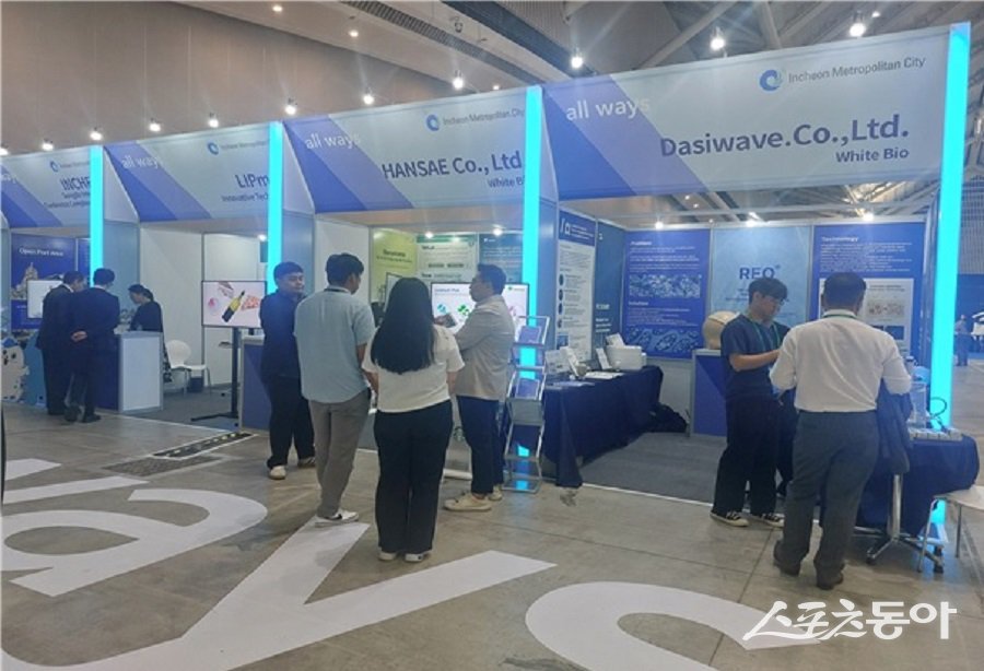 인천광역시(시장 유정복)는 ‘APEC 2025 제3차 고위관리회의(SOM3) 및 제반회의’ 개최에 맞춰 7월 26일부터 8월 15일까지 송도컨벤시아에서 인천시 홍보관과 민·관 통합전시관을 운영 중이다(민관 통합전시관 모습). 사진제공|인천시