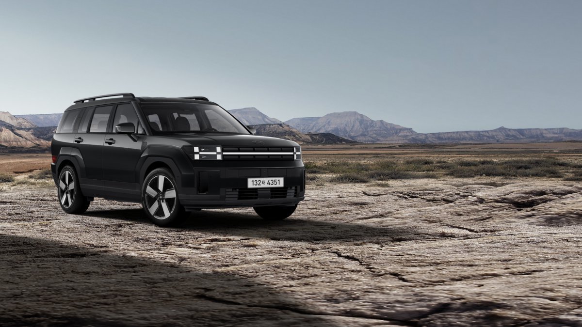 현대자동차가 대표 SUV 3종의 상품성을 대폭 강화하고 하반기 국내 SUV 시장 공략에 나섰다. 2026 싼타페 블랙 익스테리어. 사진제공 |현대차