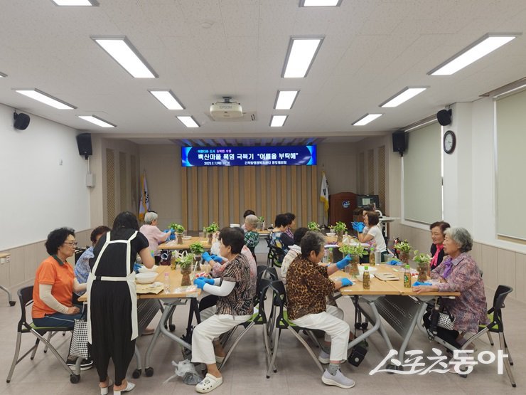 민락동 백산마을 폭염취약계층을 위한 여름을 부탁해 프로그램 운영. (사진제공=부산 수영구)