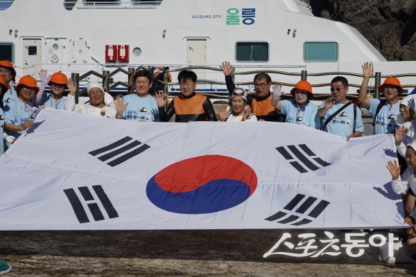 제주-울릉 두 지역의 해양문화 자원과 섬 특성을 공유하고, 해양관광·문화·어업 분야 상생 발전 방안 모색을 위한 해양문화협력 및 교류행사가 성황리에 진행되고 있다. 사진제공 ㅣ 울릉군