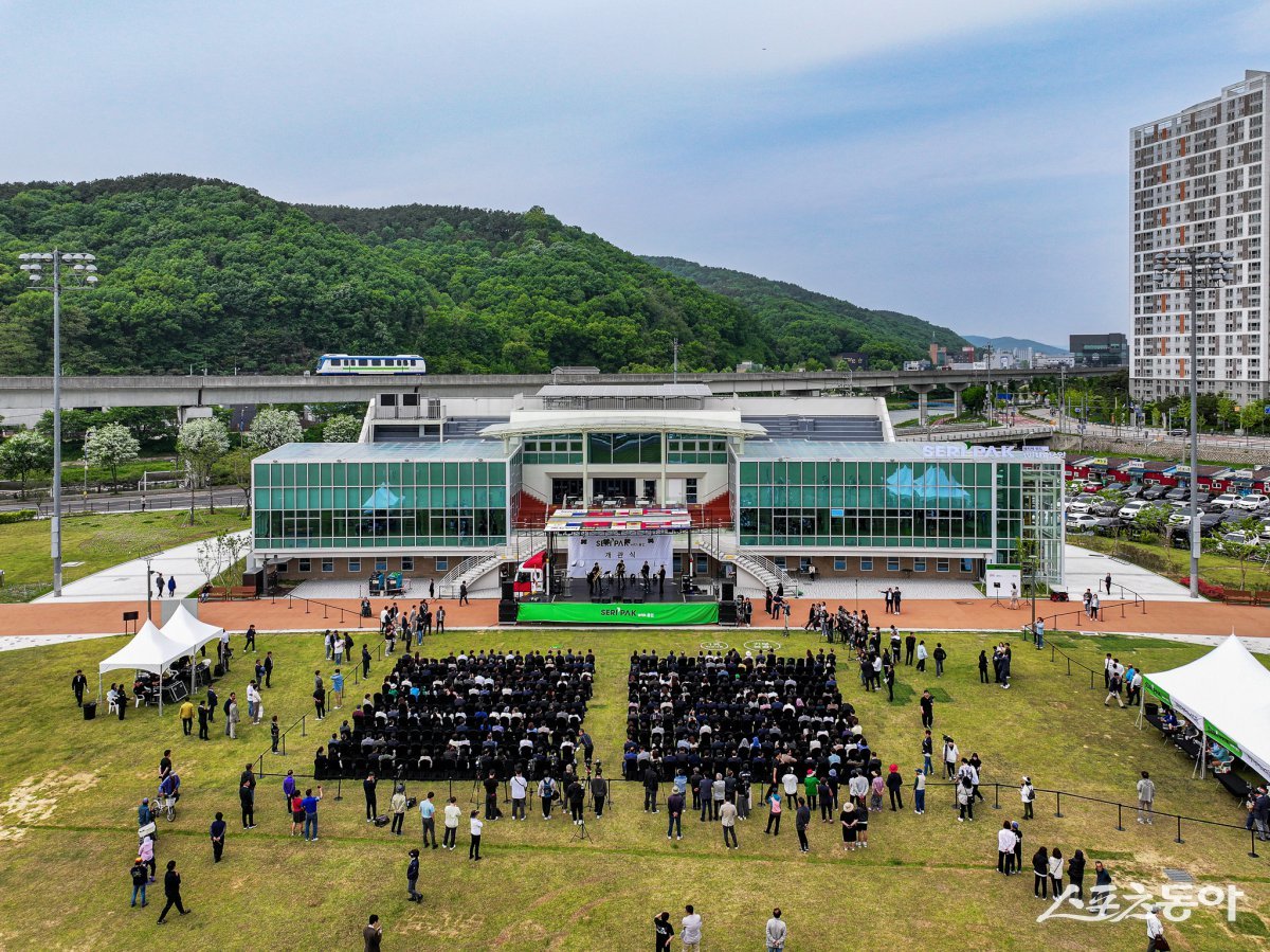 용인특례시(시장 이상일)는 처인구 경안천로 76에 위치한 복합문화공간 ‘SERI PAK with 용인’에서 8월부터 다양한 문화·체육 프로그램이 본격 운영된다(SERI PAK with 용인 전경). 사진제공｜용인시