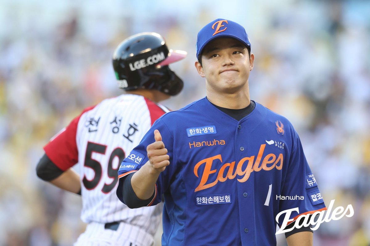 한화 문동주(오른쪽). 사진제공|한화 이글스