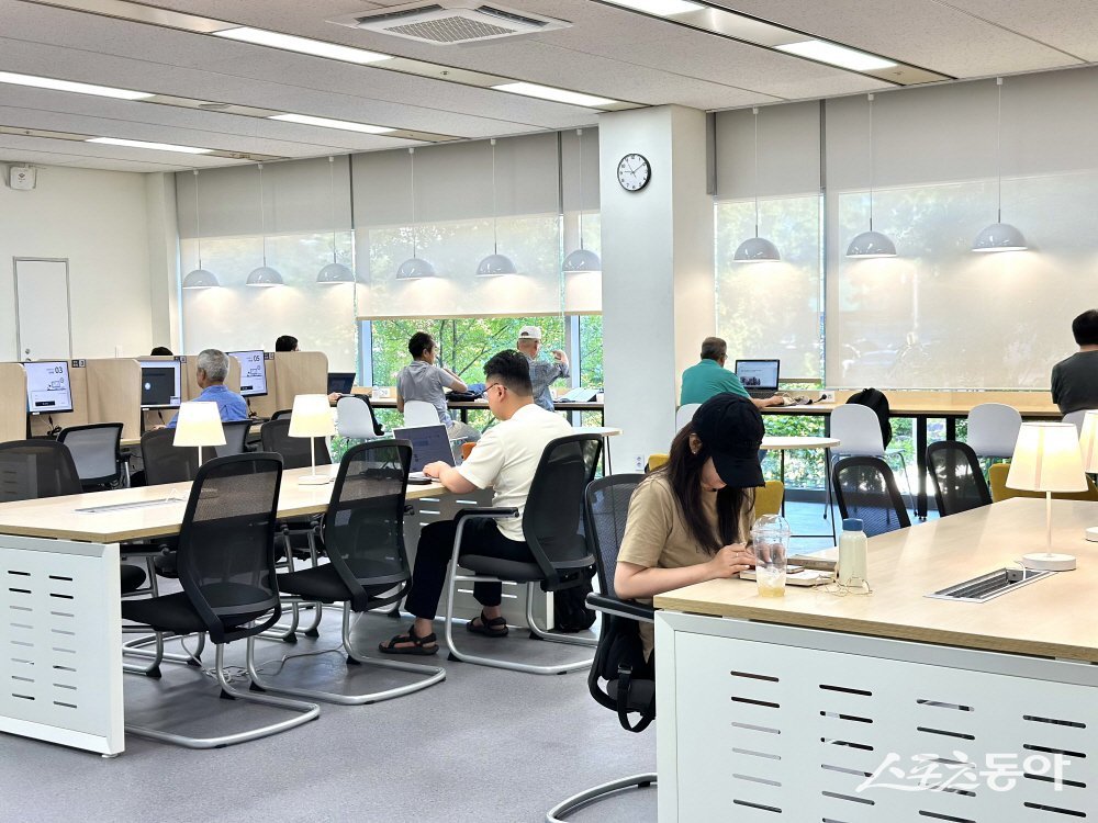 아람누리 도서관 ‘미디어존’ 사진제공ㅣ고양시