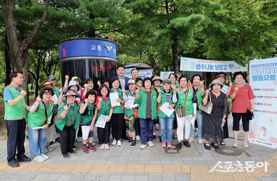 인천 미추홀구, 지역자율방재단과 합동으로 ‘폭염 대응 캠페인’을 실시했다. 사진제공|인천 미추홀구청