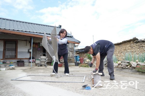 청송군이 운영 중인 ‘8282민원처리 서비스’가 군민들로부터 높은 호응을 얻고 있다. 사진제공 ㅣ 청송군