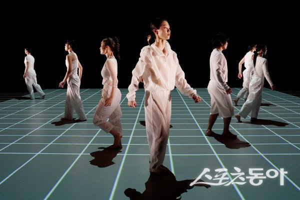 영덕문화관광재단이 추진한 ‘올더월즈(ALL THE WORLD’S)‘가 공연되고 있다. 사진제공 ㅣ 영덕군