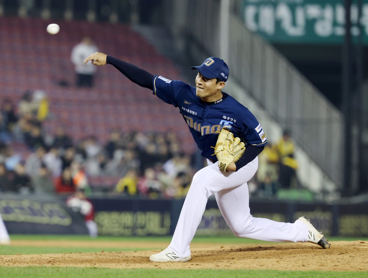 NC 류진욱은 위력적인 투구로 팀의 순위 경쟁에 힘을 보태고 있다.|뉴시스