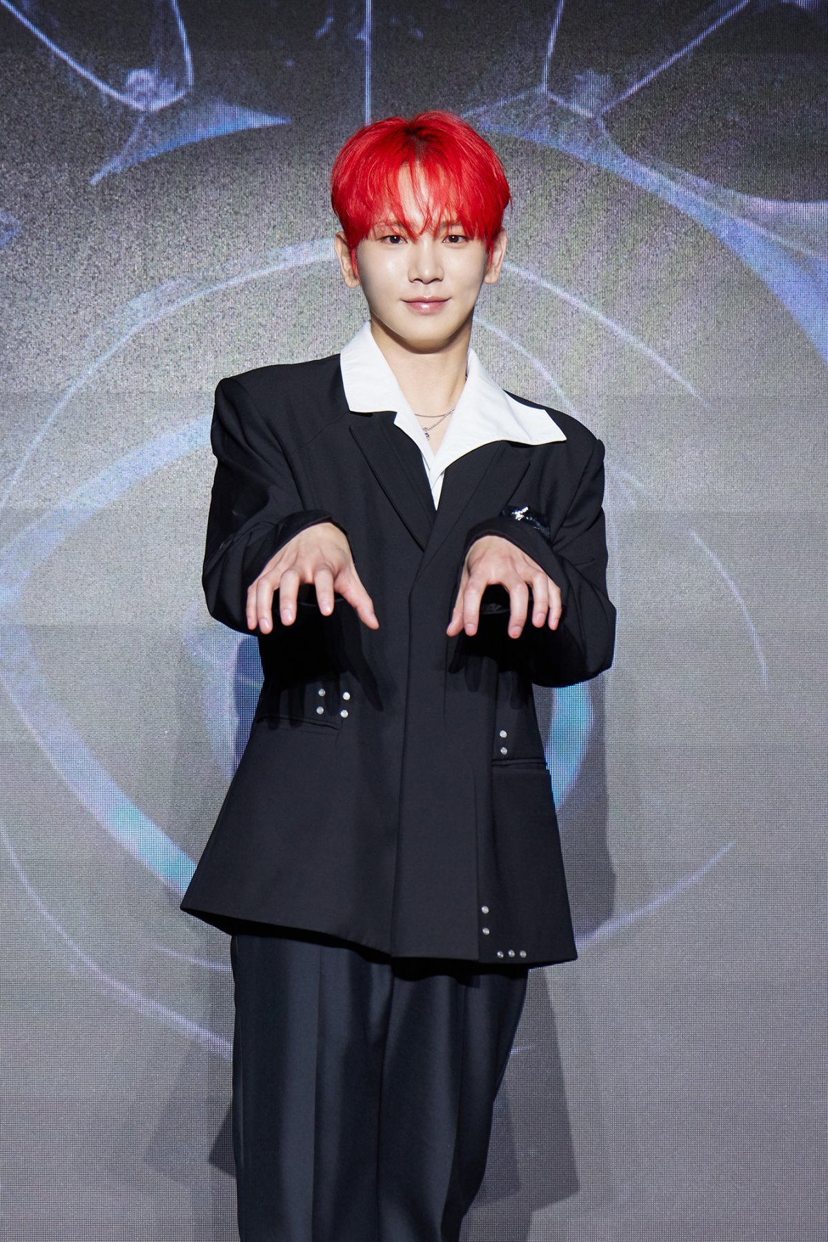 샤이니 키가 11일 솔로 정규 3집 ‘헌터’로 돌아왔다. 지난 2022년 8월 발표한 정규 2집 ‘가솔린’(Gasoline) 이후 3년만. 앨범 발매 당일 가진 기자 간담회에서 키는 그 또한 시청자 시점에서 즐겨본 게 전부인 ‘케이팝 데몬 헌터스’와 ‘유쾌’하게 얽히고 만 현 상황과 관련, ‘특유의 위트 섞인 소감’들을 내놔 눈길을 끌었다. 사진제공|SM엔터테인먼트