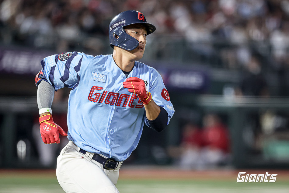 롯데 노진혁의 복귀는 최근 전준우, 정훈의 이탈로 베테랑이 줄어든 팀에 큰 힘이 될 수 있다. 노진혁은 “개 같이 뛰겠다”며 남다른 포부를 밝혔다. 사진제공|롯데 자이언츠