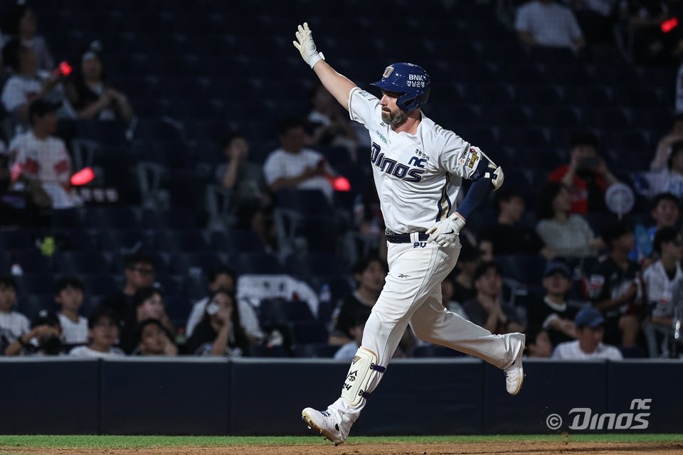 NC 데이비슨은 갈비뼈 부상에서 돌아와 8월 치른 8경기에서 홈런 5개를 터트리며 치열한 순위 싸움에 보탬이 되고 있다. 사진제공｜NC 다이노스