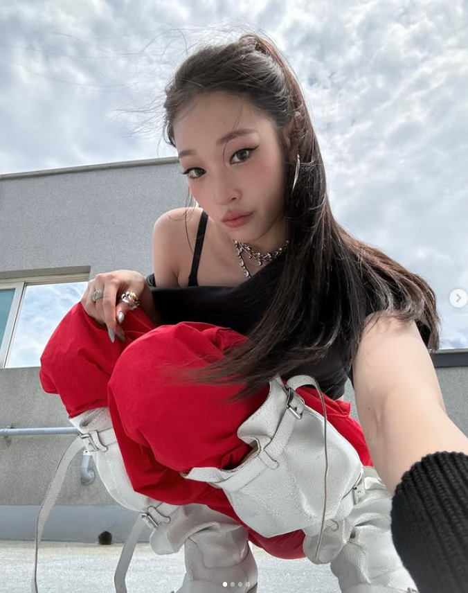 올데이프로젝트 애니 (애니 SNS)