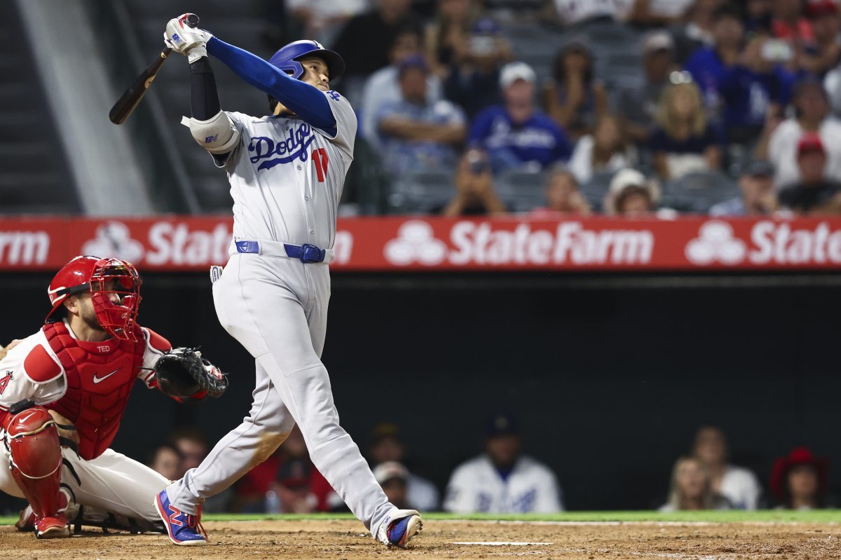 다저스 오타니는 12일(한국시간) 에인절스와 원정경기에서 시즌 42호 홈런을 터트렸다. 그는 이 홈런을 NL 홈런 선두로 올라섰다. LA(미 캘리포니아주)|AP뉴시스