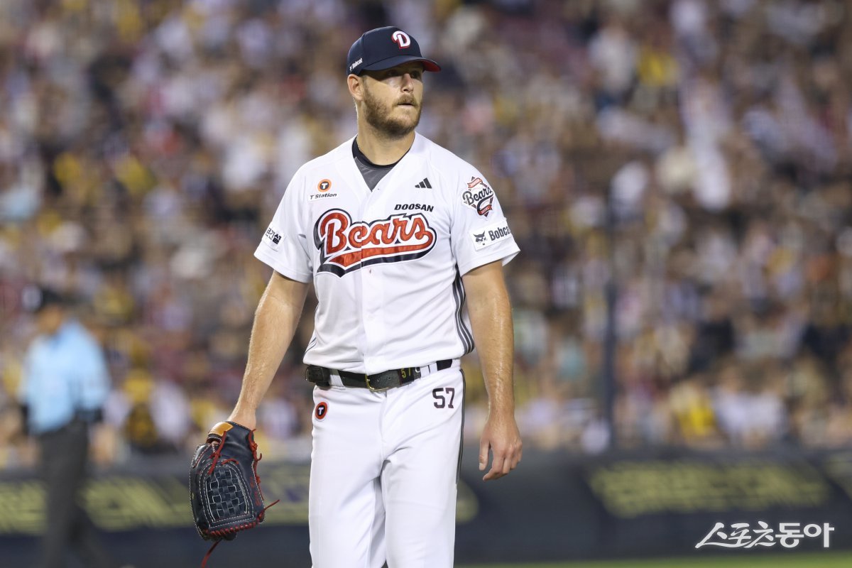 두산 외국인투수 콜어빈이 12일 잠실 NC전에 선발등판해 4.1이닝 동안 104구를 던지며 5안타 1홈런 7볼넷 7탈삼진 3실점을 기록했다. 4경기째 승리가 없다. 사진제공｜두산 베어스