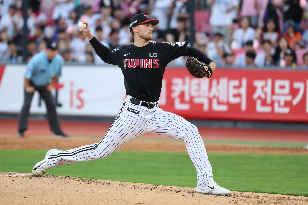 LG 앤더스 톨허스트는 기존 엘리에이저 에르난데스의 대체자로 합류해 12일 수원 KT전에서 KBO리그 데뷔전을 치렀다. 이날 7이닝 2안타 무4사구 7탈삼진 무실점의 호투를 펼쳐 기대감을 키웠다. 사진제공|LG 트윈스